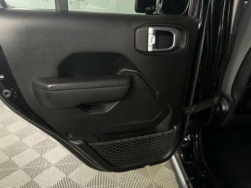 Used 2025 Jeep Wrangler Unlimited Rubicon image 23