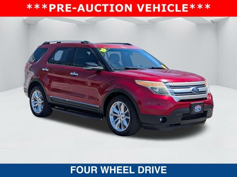 Used 2013 Ford Explorer XLT image 2