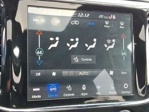 Used 2019 Jeep Grand Cherokee Limited image 16