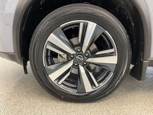 Used 2023 Nissan Rogue SL w/ SL Premium Package image 10