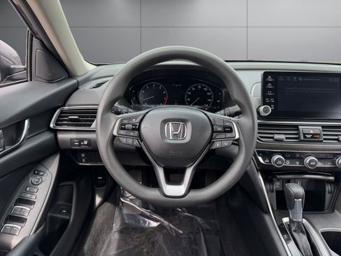 Used 2018 Honda Accord EX image 5