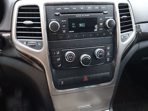 Used 2013 Jeep Grand Cherokee Laredo w/ Laredo E Group RWD image 6