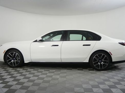 Certified 2025 BMW 740i image 6