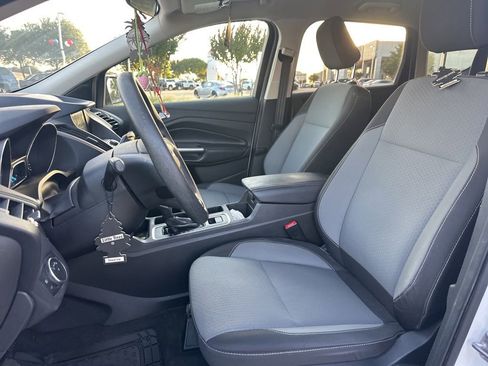 Used 2019 Ford Escape SE FWD image 11