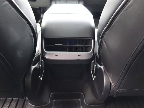 Used 2023 Tesla Model Y Long Range image 39