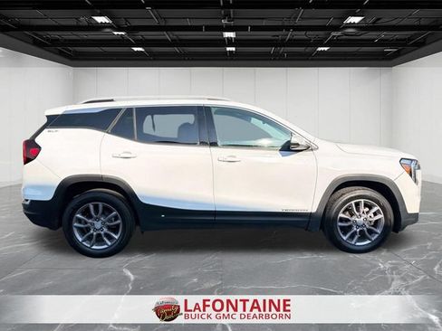 Used 2023 GMC Terrain SLT AWD/4WD image 9