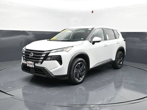 Used 2024 Nissan Rogue SV FWD image 4