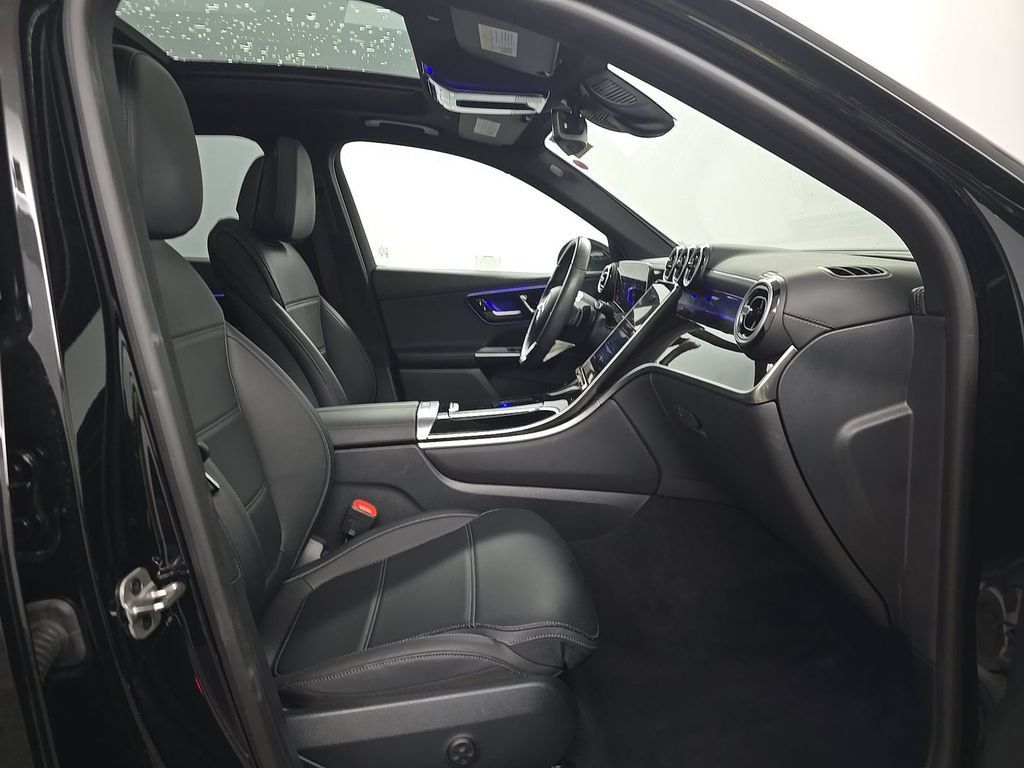 Used 2025 Mercedes-Benz GLC 300 4MATIC image 8