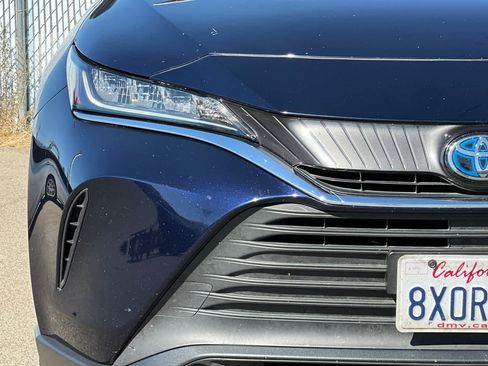 Used 2021 Toyota Venza LE AWD/4WD image 17
