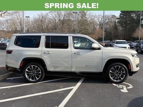 Used 2022 Jeep Wagoneer Series III w/ Premium Group I image 4