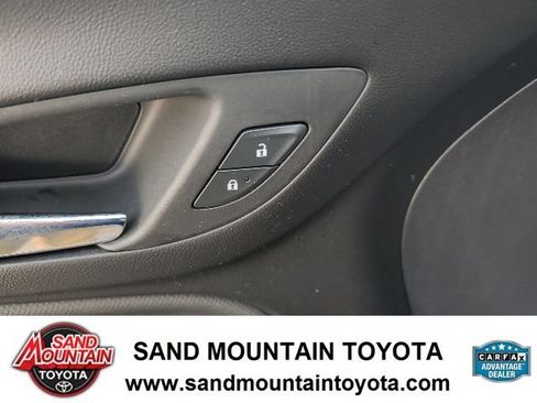 Used 2024 Chevrolet Equinox RS FWD image 17