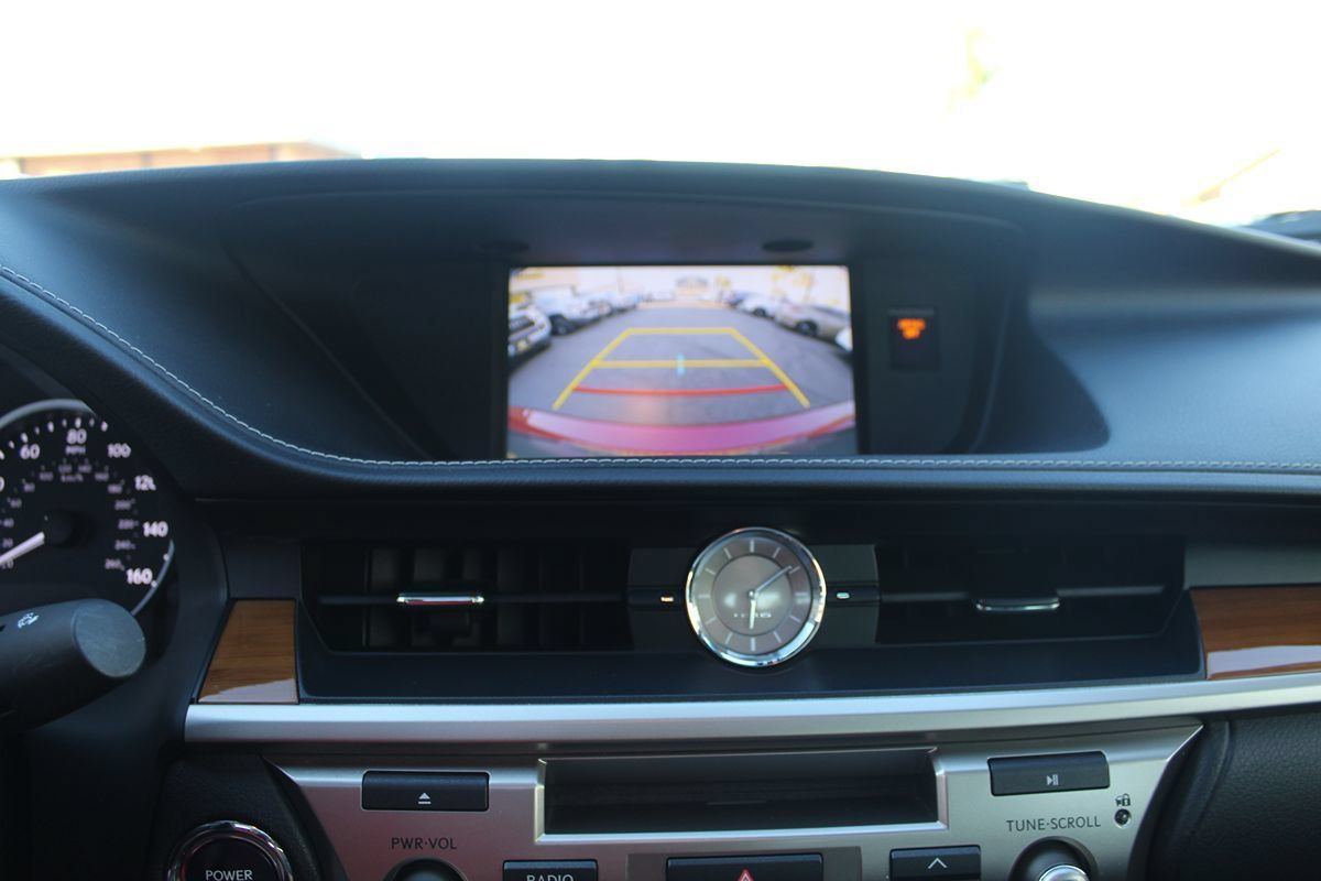 Used 2015 Lexus ES 300h w/ Navigation System Package FWD image 30