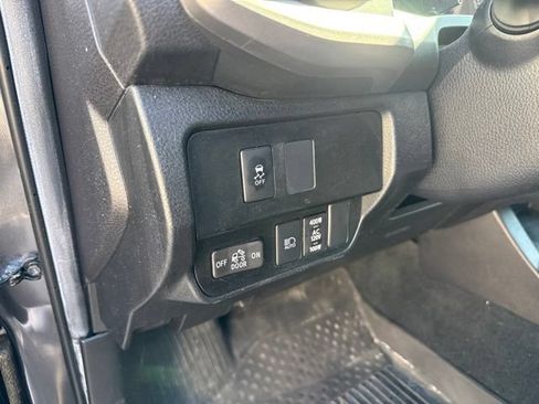 Used 2022 Toyota Tacoma TRD Sport w/ TRD Premium Sport Package AWD/4WD image 19