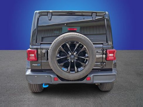 Used 2023 Jeep Wrangler Unlimited Sahara AWD/4WD image 5