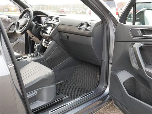 Certified 2024 Volkswagen Tiguan SE R-Line image 20