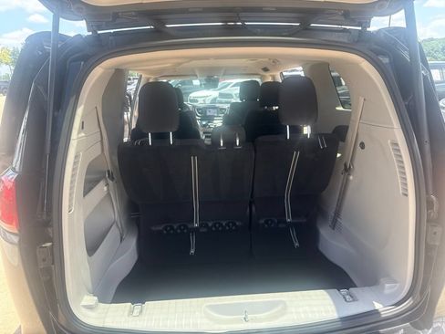 Used 2023 Chrysler Voyager LX FWD image 10