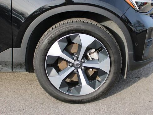 Used 2025 Volvo XC40 B5 Plus image 40