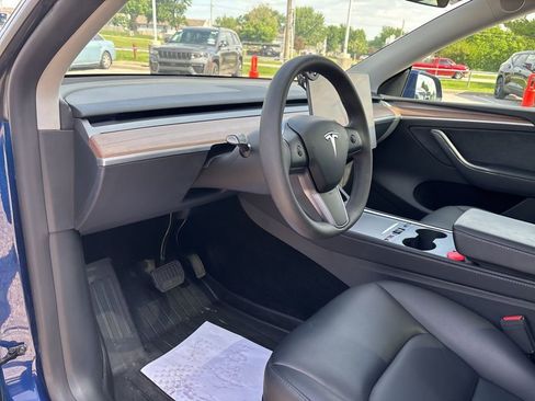 Used 2024 Tesla Model Y Long Range RWD image 57