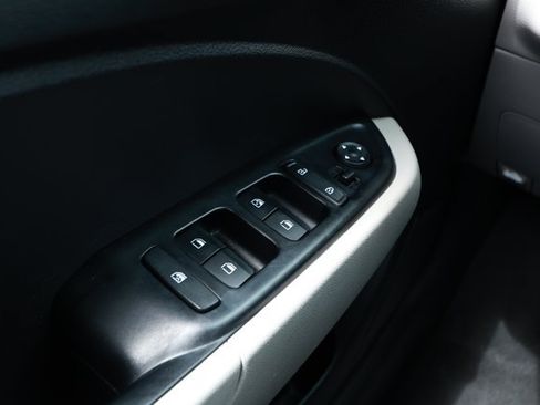 Used 2025 Hyundai Venue SEL FWD image 21