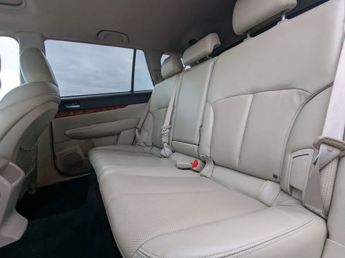 Used 2011 Subaru Outback 2.5i Limited w/ PWR Moonroof Pkg image 11