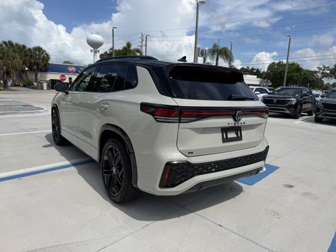 New 2026 Volkswagen Tiguan SE R-Line FWD image 5