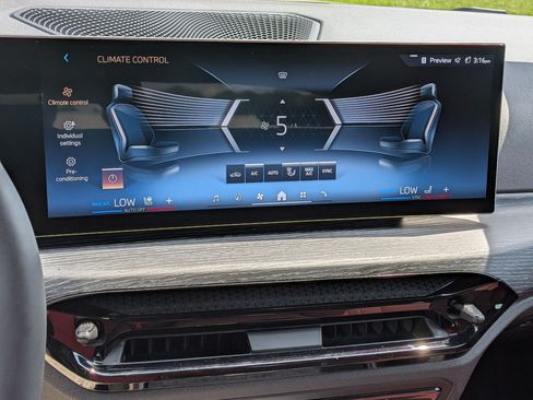 Used 2025 BMW i4 eDrive40 w/ M Sport Package RWD image 27