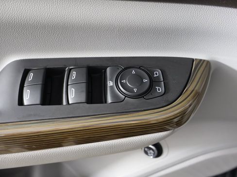 Used 2023 GMC Acadia SLE w/ Driver Convenience Package image 40