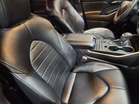 Used 2022 Toyota Highlander XLE image 31