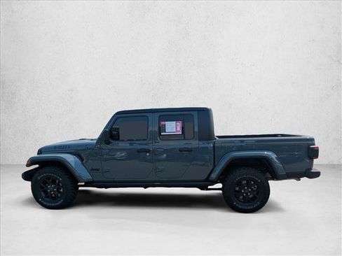 Used 2025 Jeep Gladiator Sport AWD/4WD image 8