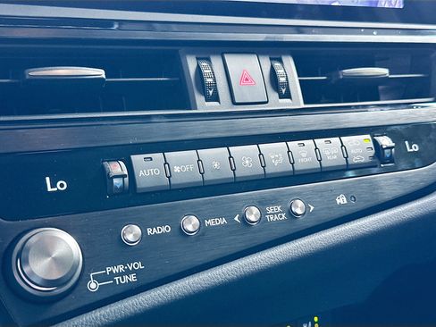 Used 2025 Lexus ES 350 w/ Accessory Package (Z2) image 15