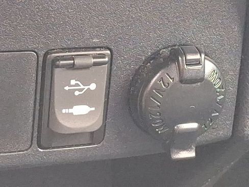 Used 2016 Toyota RAV4 XLE AWD/4WD image 19