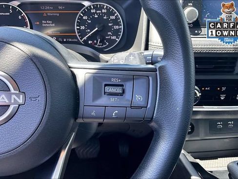 Used 2024 Nissan Rogue S AWD/4WD image 18