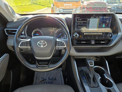 Used 2022 Toyota Highlander Platinum AWD/4WD image 18