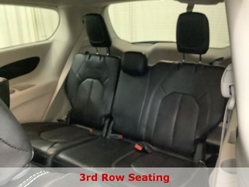 Used 2023 Chrysler Pacifica Touring-L FWD image 21