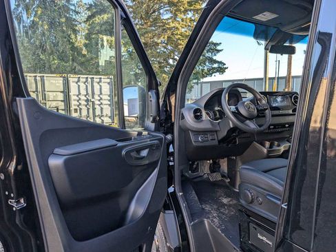 New 2025 Mercedes-Benz Sprinter 2500 image 21