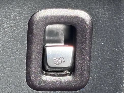Used 2020 Mercedes-Benz GLC 300 4MATIC image 36