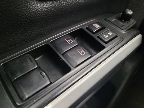 Used 2018 Nissan Titan SV w/ SV Convenience Package image 27