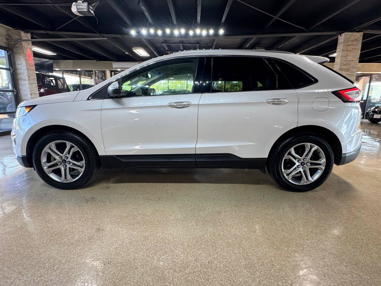 Used 2016 Ford Edge Titanium w/ Technology Package FWD image 4