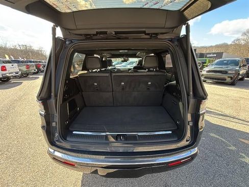 Used 2023 Jeep Grand Wagoneer Series III AWD/4WD image 36