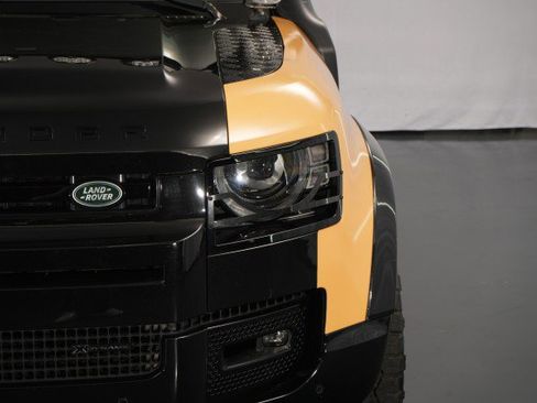Used 2023 Land Rover Defender 90 X-Dynamic SE AWD/4WD image 10