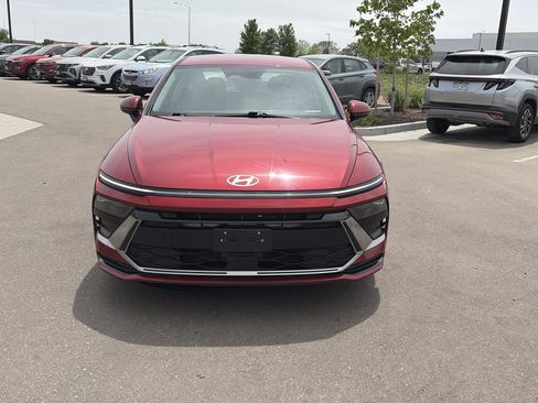 Used 2025 Hyundai Sonata SEL FWD image 2