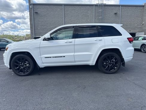 Used 2022 Jeep Grand Cherokee Laredo X image 4