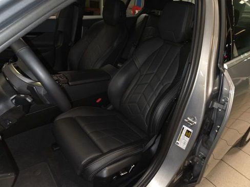 Used 2024 BMW 530i image 11