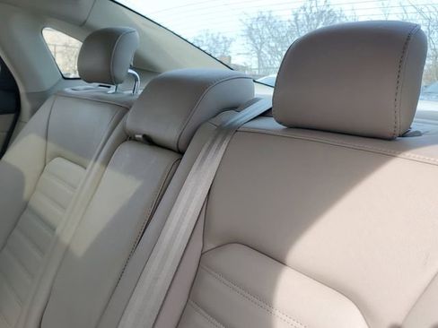 Used 2017 Ford Fusion SE w/ Fusion SE Technology Package image 13