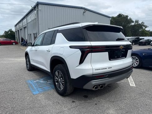Used 2024 Chevrolet Traverse LT AWD/4WD image 11