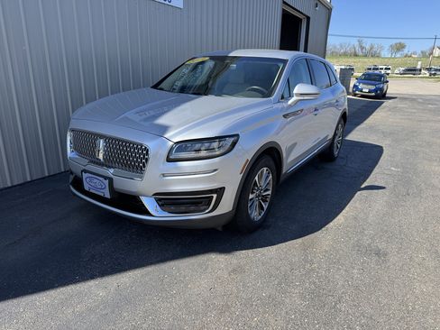 Used 2019 Lincoln Nautilus Select image 2