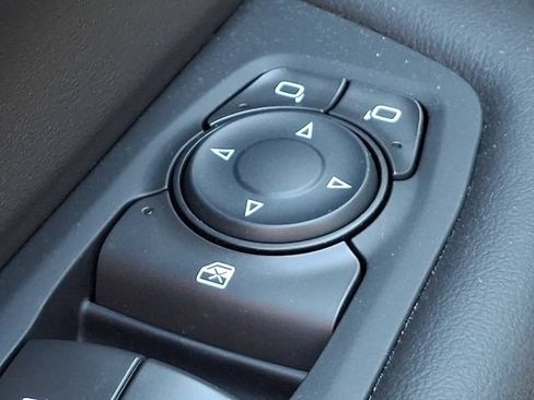 Used 2025 Chevrolet Tahoe LS AWD/4WD image 16