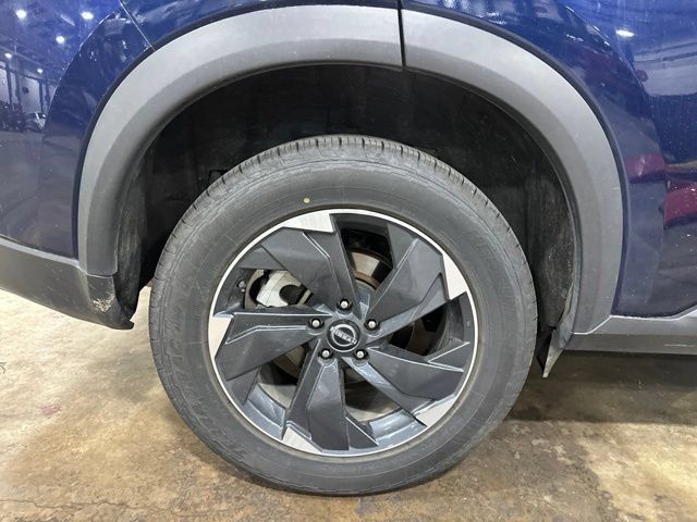 Used 2024 Nissan Rogue SV AWD/4WD image 9