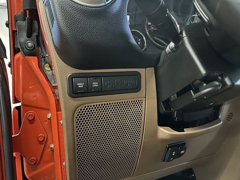 Used 2015 Jeep Wrangler Rubicon w/ Power Convenience Group image 27