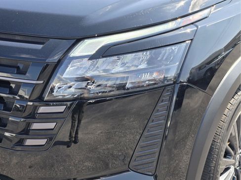 Used 2026 Nissan Pathfinder SL w/ SL Premium Package FWD image 10